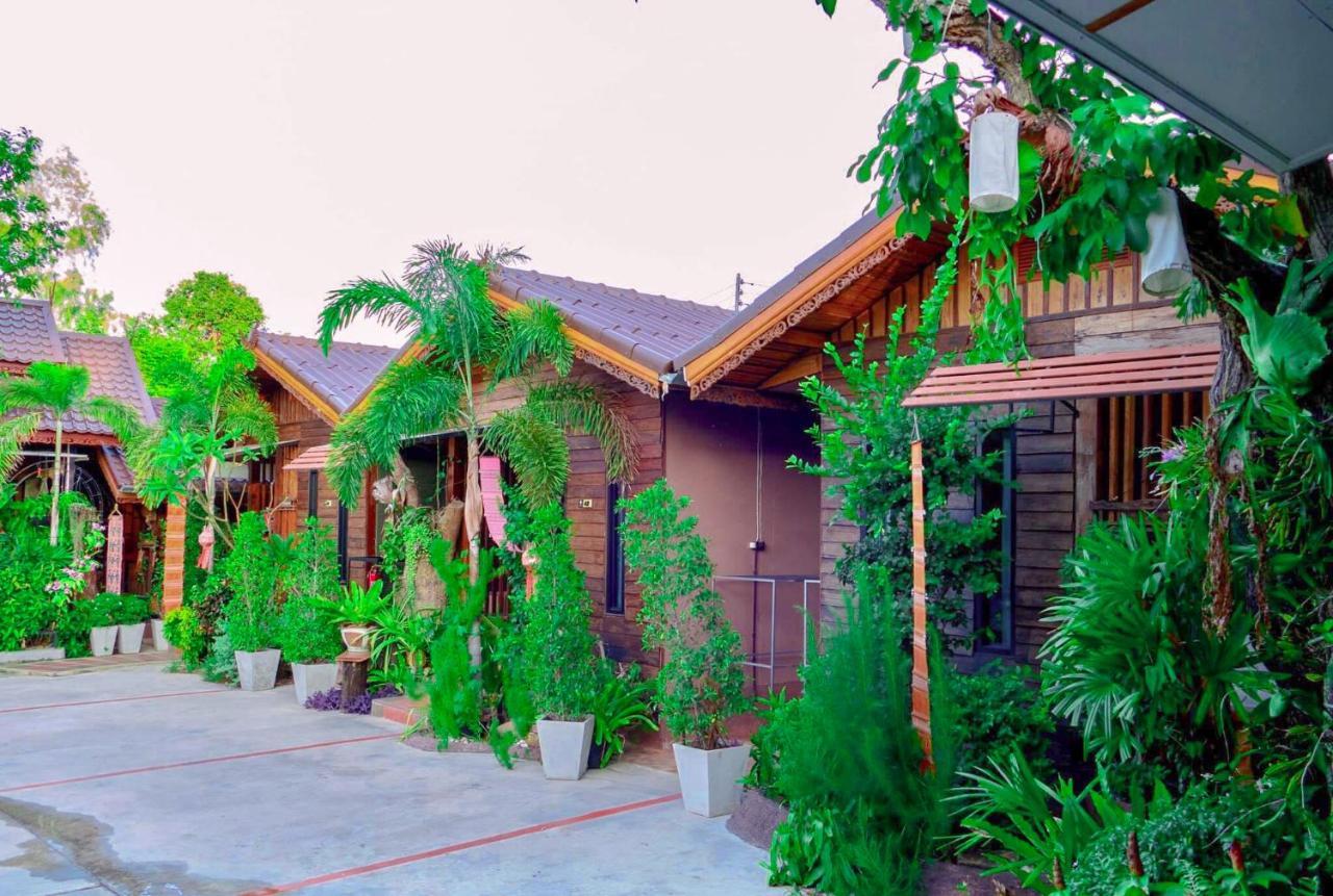 Khum Lanna Boutique Hotel Sisaket Екстер'єр фото